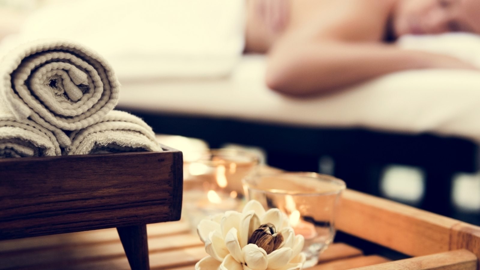 spa-salon-therapy-treatment-PZFBLW9-1600x900