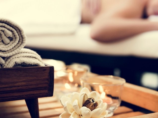 spa-salon-therapy-treatment-PZFBLW9-1600x900