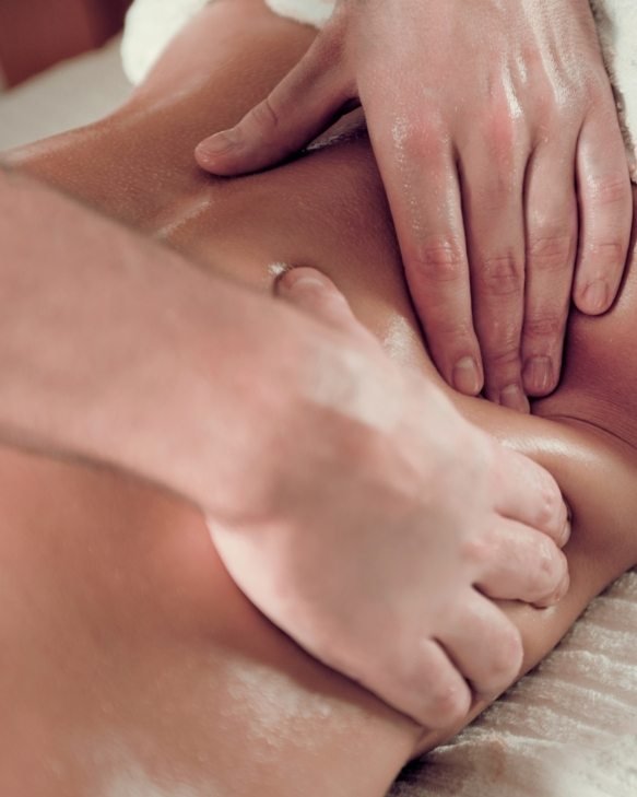 relaxing-back-massage-PABERUY-583x729